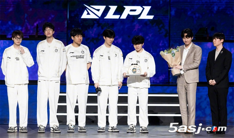 iG时隔2190天再取BO5胜利!3-1淘汰FPX复刻2019春决奇迹 iG时隔2190天再取BO5胜利!3-1淘汰FPX复刻2019春决奇迹